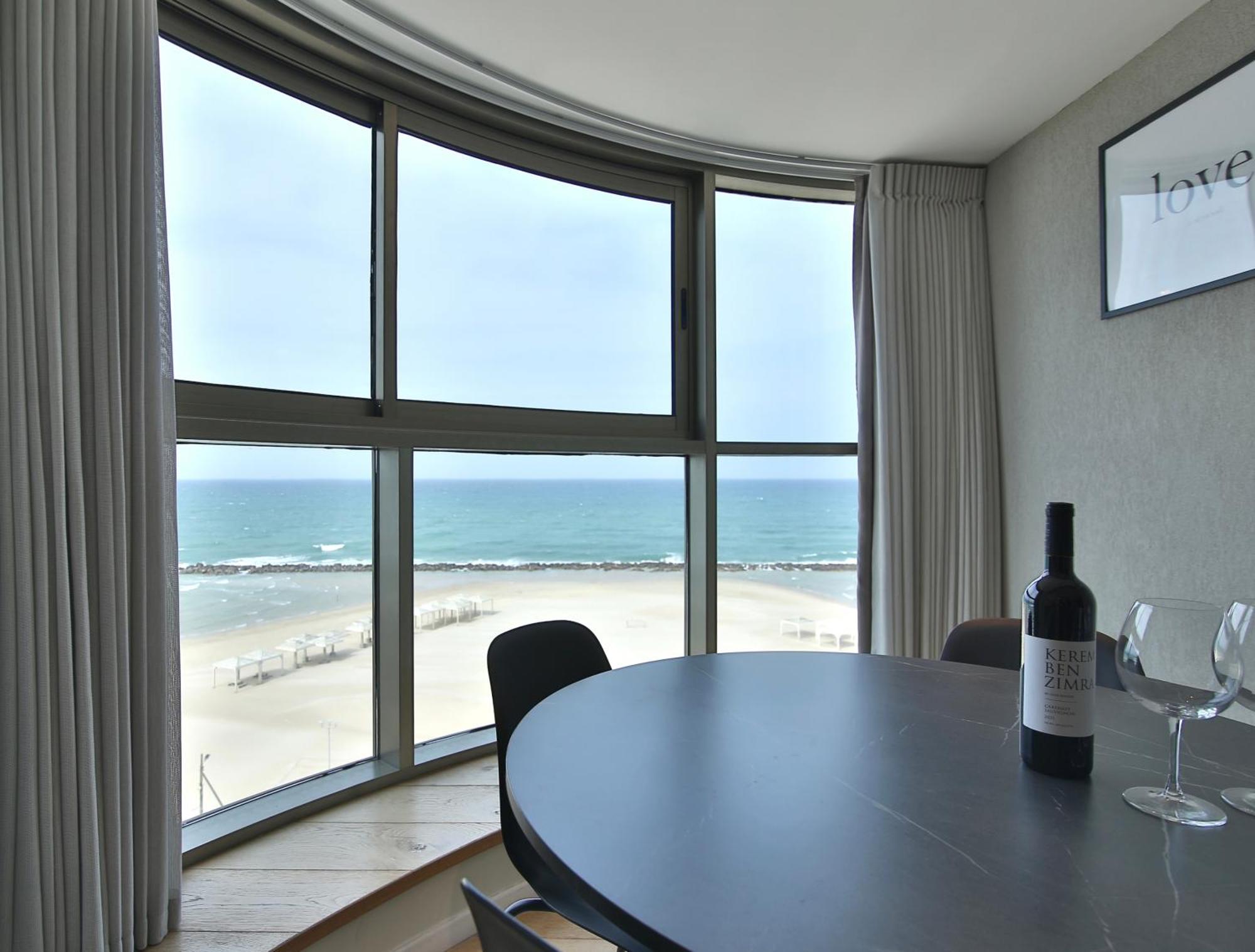Luxury Suites By Notaly Ariel - Carmel Beach ไฮฟา ห้อง รูปภาพ