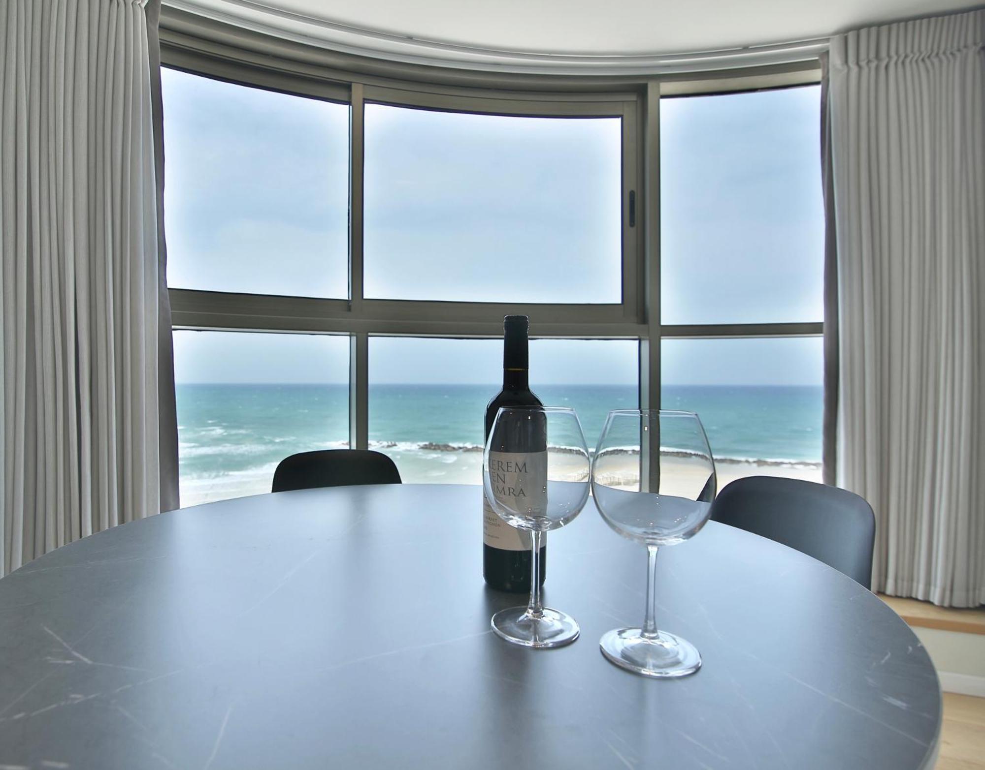 Luxury Suites By Notaly Ariel - Carmel Beach ไฮฟา ห้อง รูปภาพ