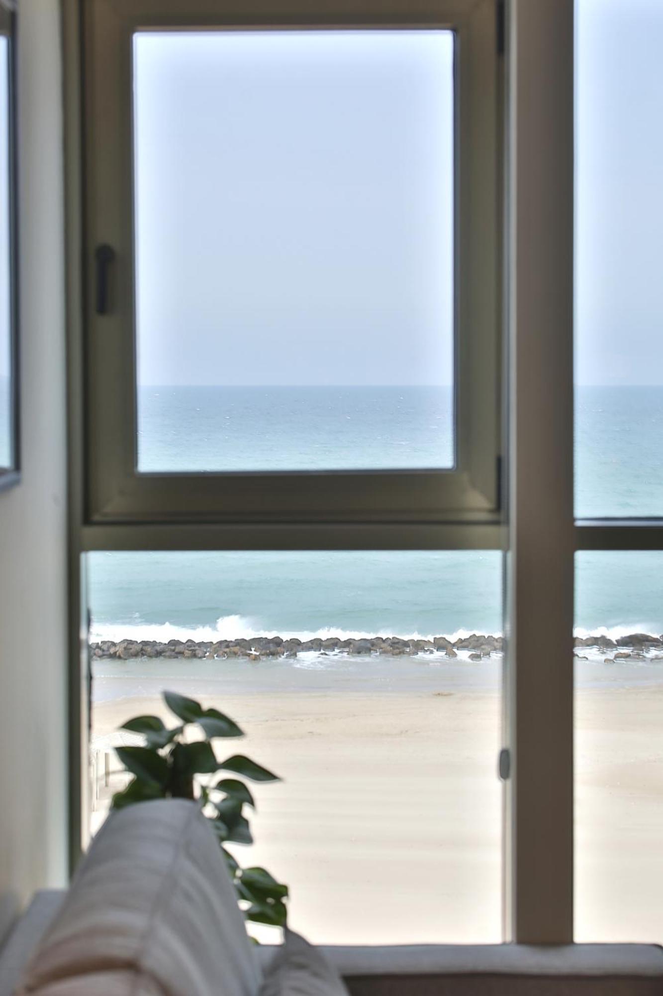 Luxury Suites By Notaly Ariel - Carmel Beach ไฮฟา ห้อง รูปภาพ